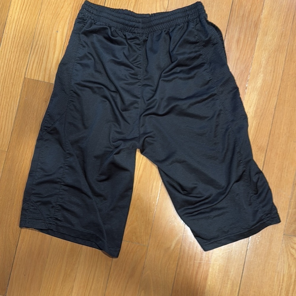 Jordan Black Basketball Shorts in Boys Size X Large - Picture 3 of 3